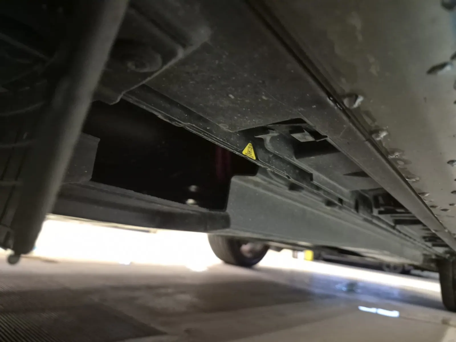 Undercarriage - Passenger Photo