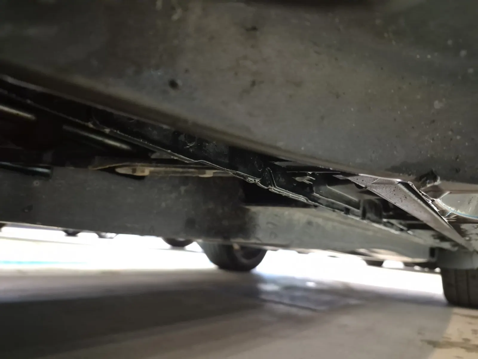 Undercarriage - Driver Photo