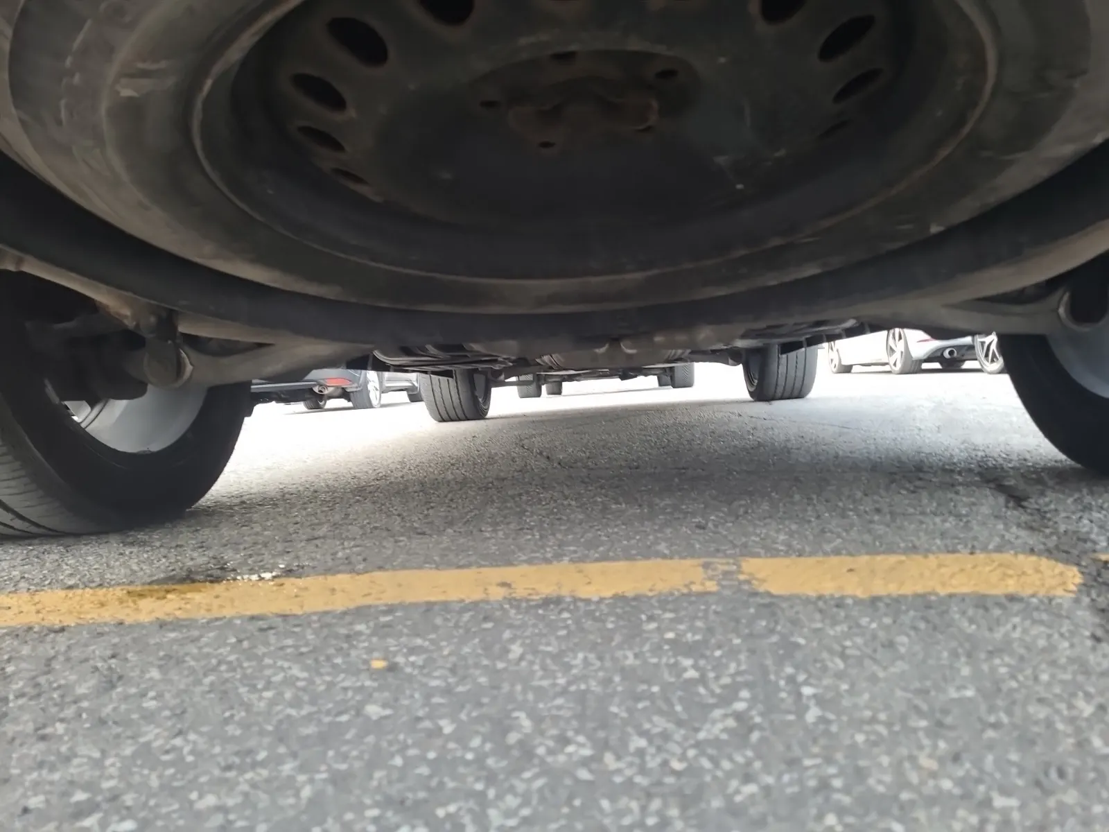 Undercarriage - Rear Photo