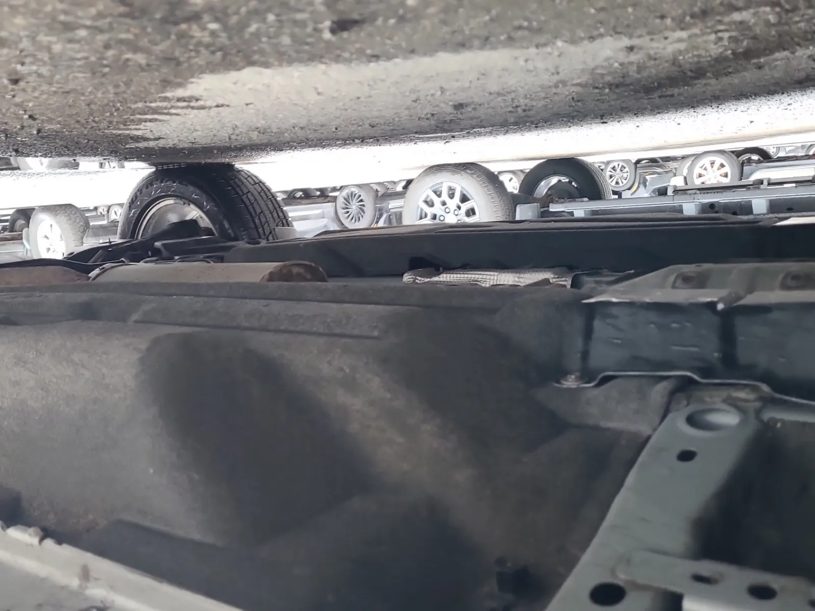 Undercarriage - Driver Photo