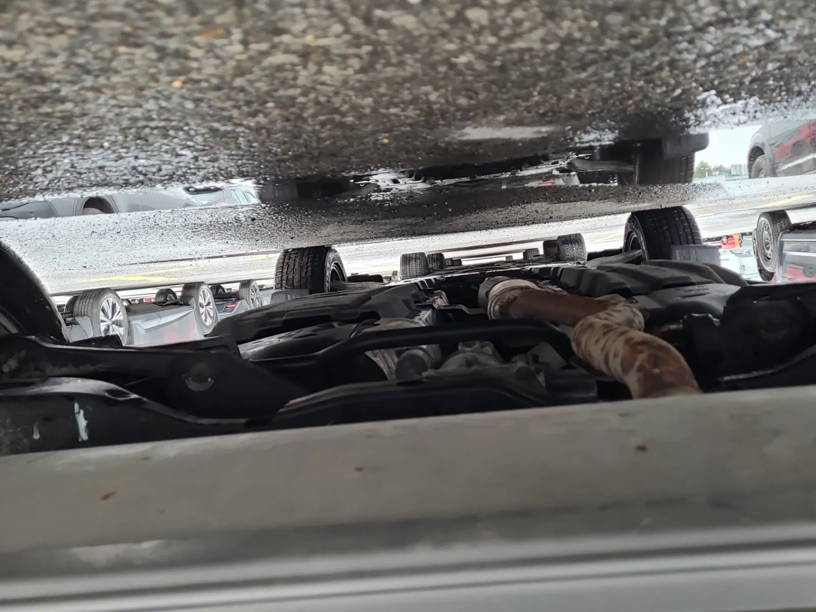 Undercarriage - Rear Photo