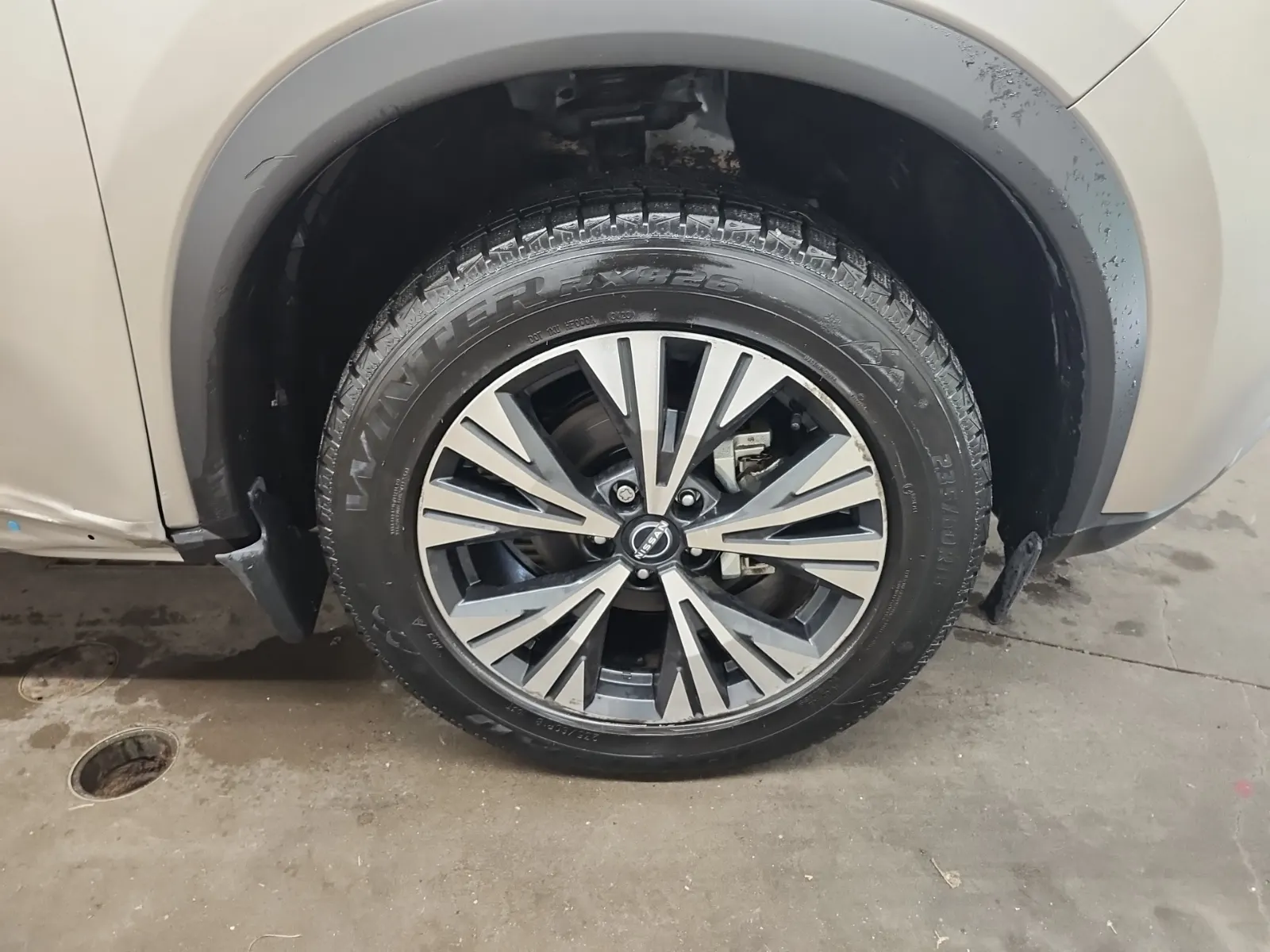 Right Front Wheel/Tire Photo