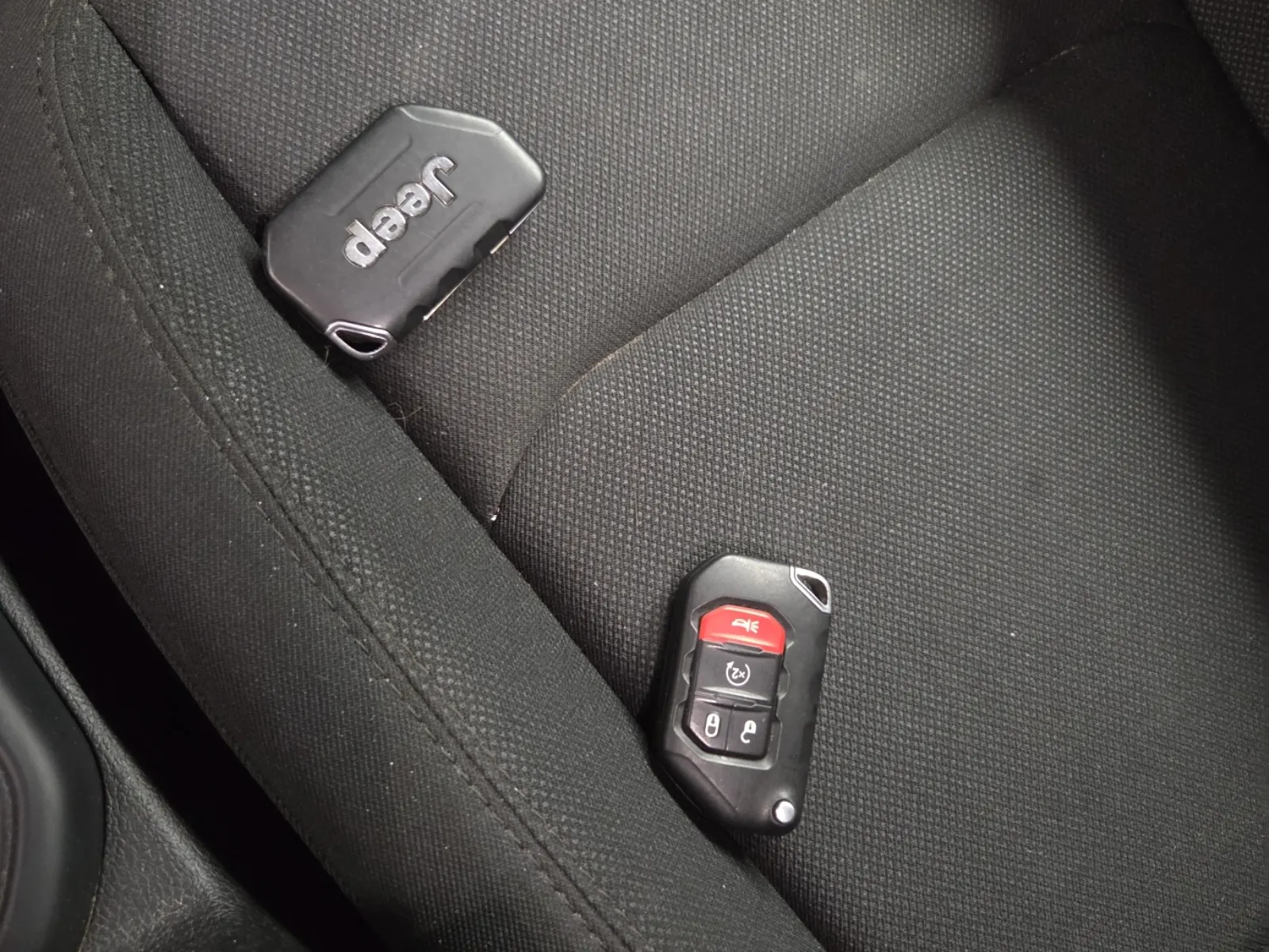 Keys/Fobs/Manual Photo