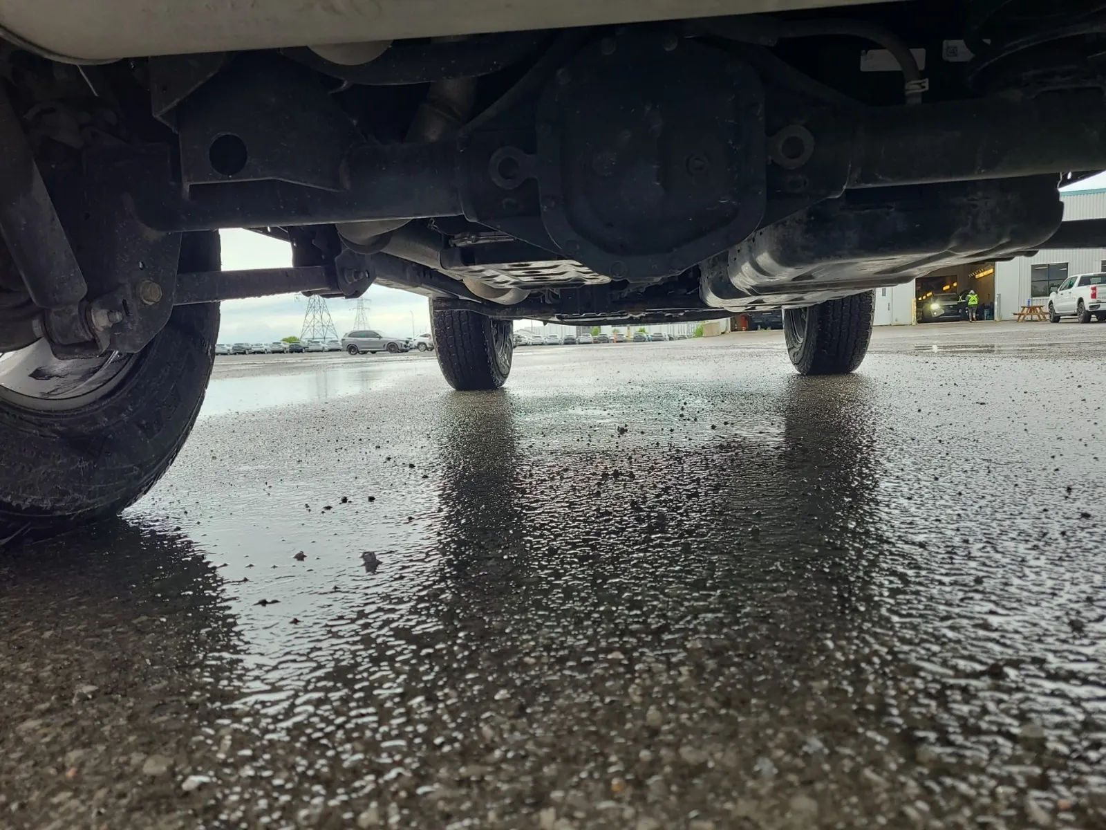 Undercarriage - Rear Photo