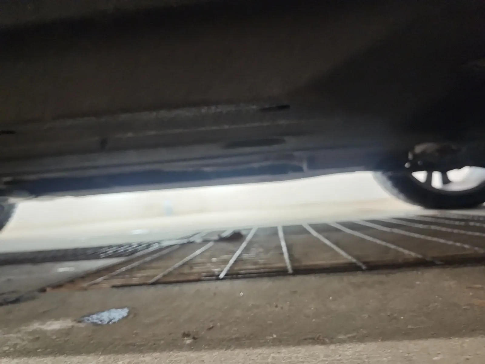 Undercarriage - Passenger Photo
