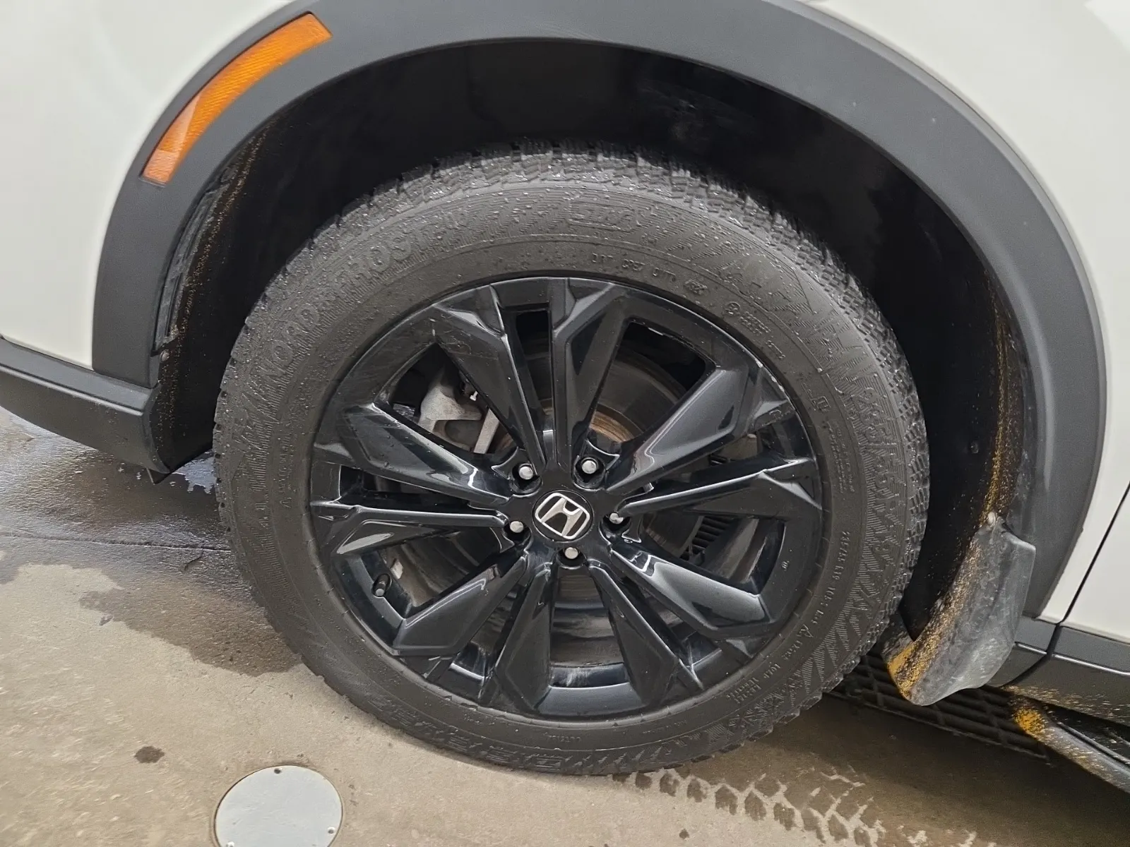 Front driver wheel/tire photo