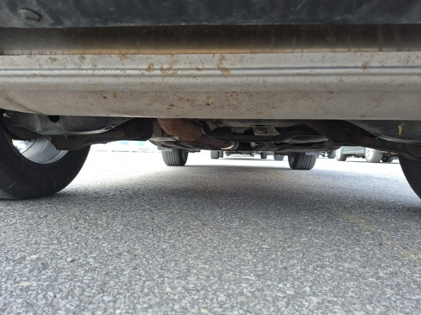 Undercarriage - Rear Photo
