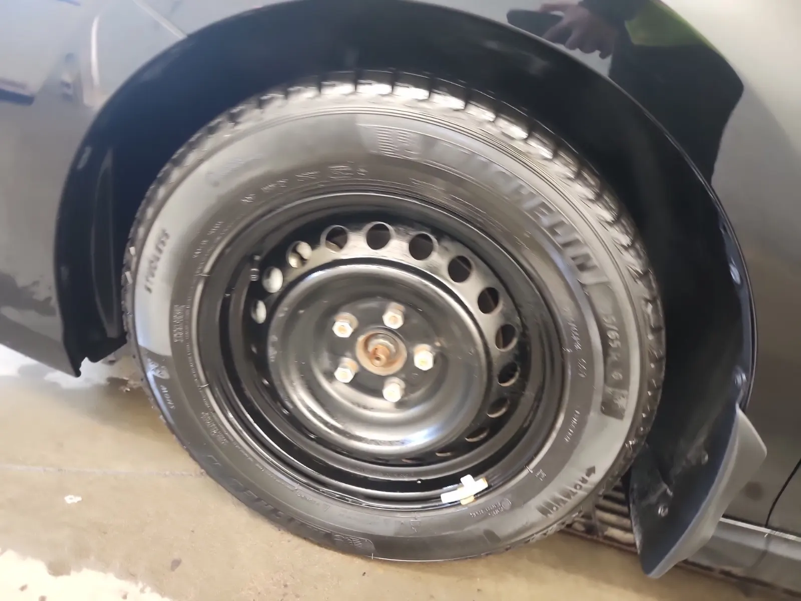 Front driver wheel/tire photo