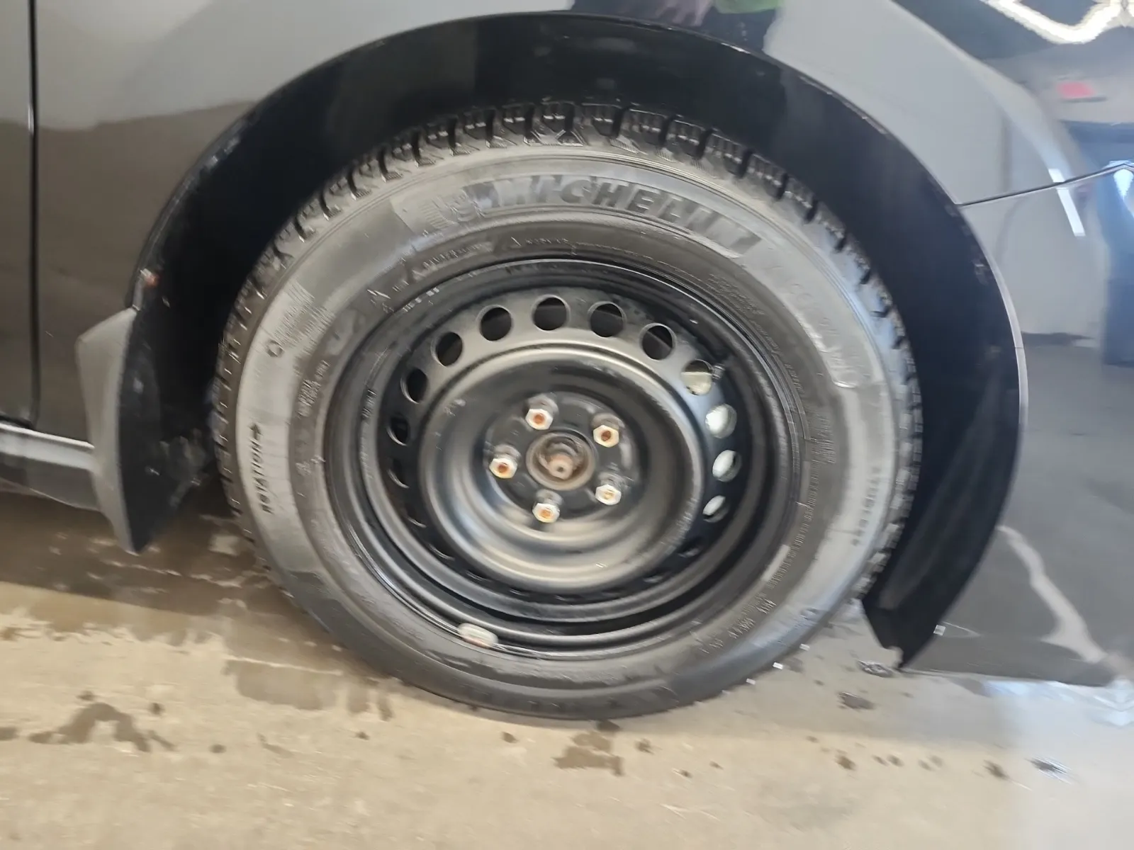Right Front Wheel/Tire Photo
