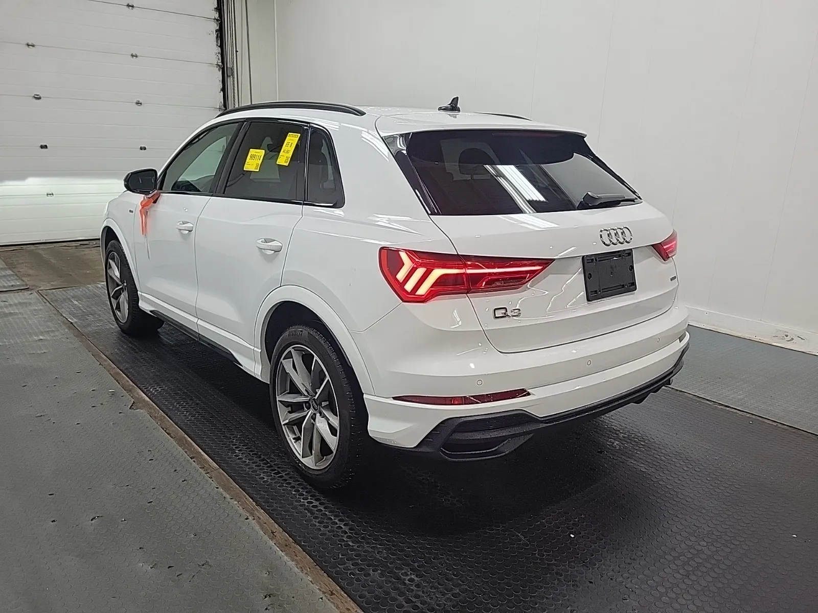 Driver Rear 3/4 Photo