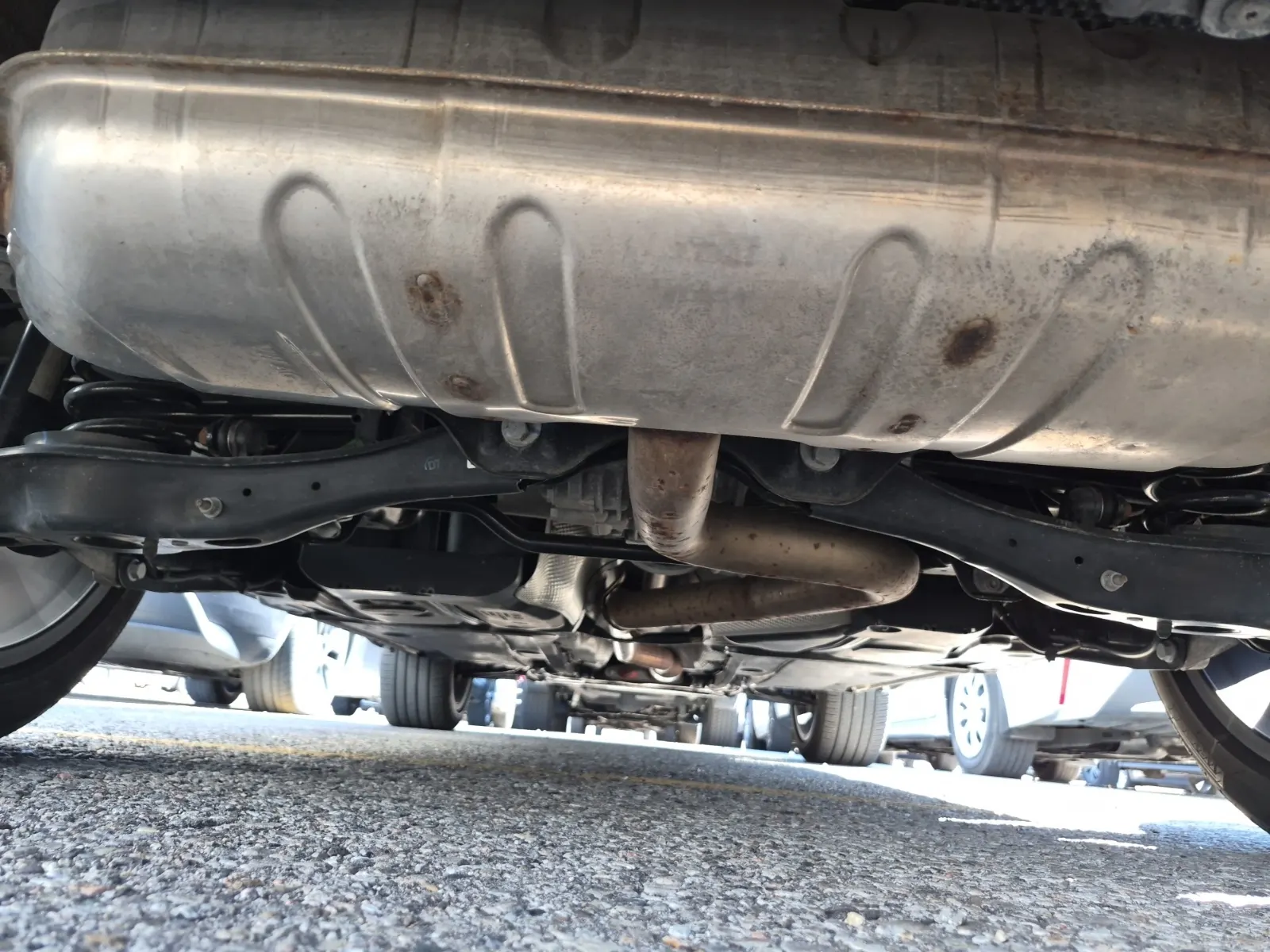 Undercarriage - Rear Photo