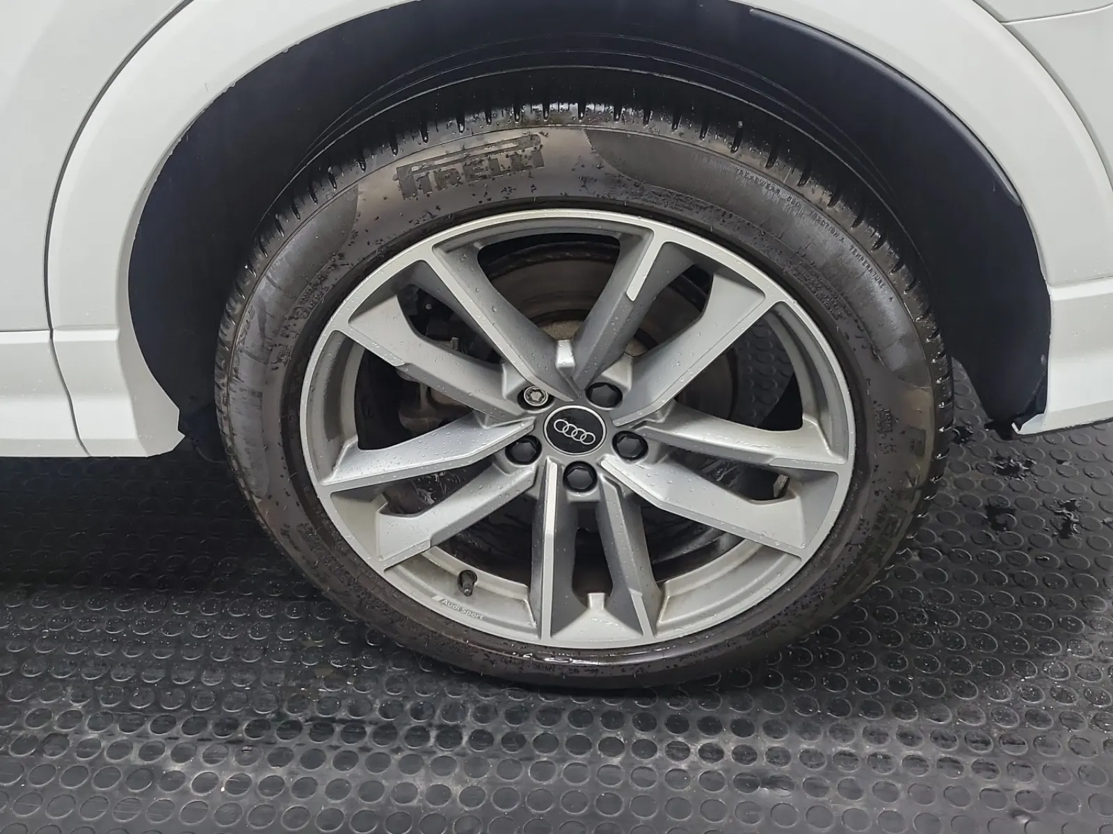 Left Rear Wheel/Tire Photo