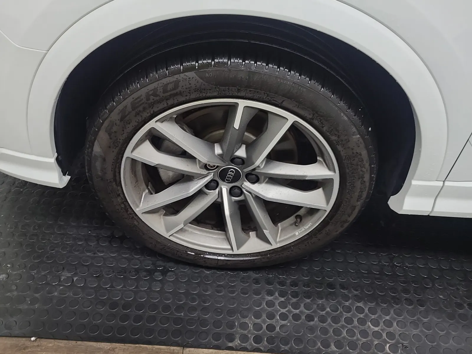 Front driver wheel/tire photo