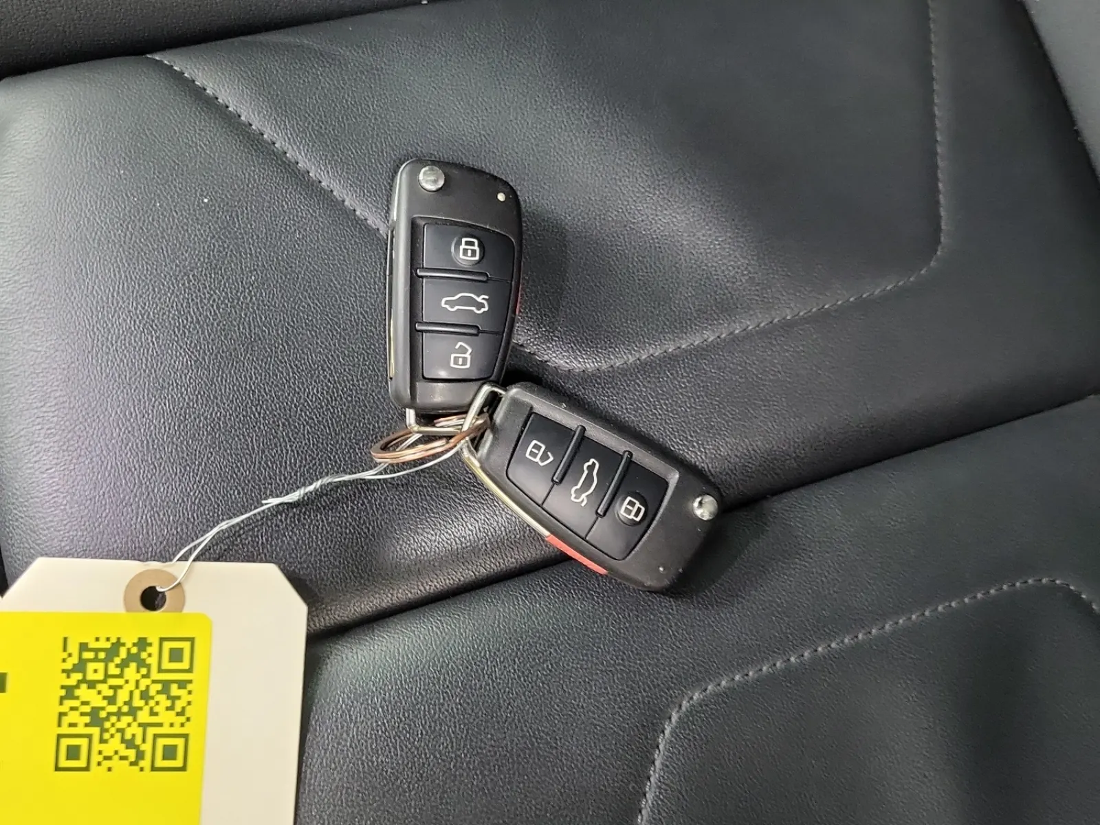 Keys/Fobs/Manual Photo