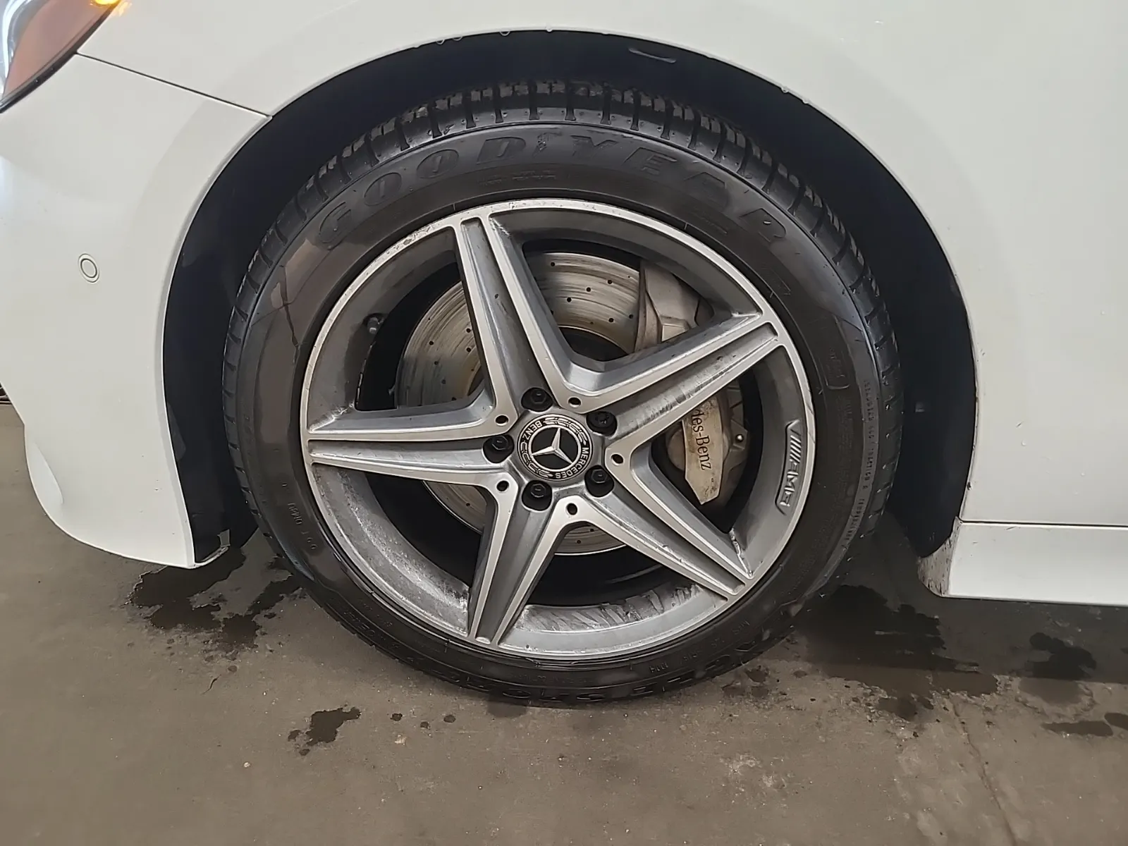 Front driver wheel/tire photo