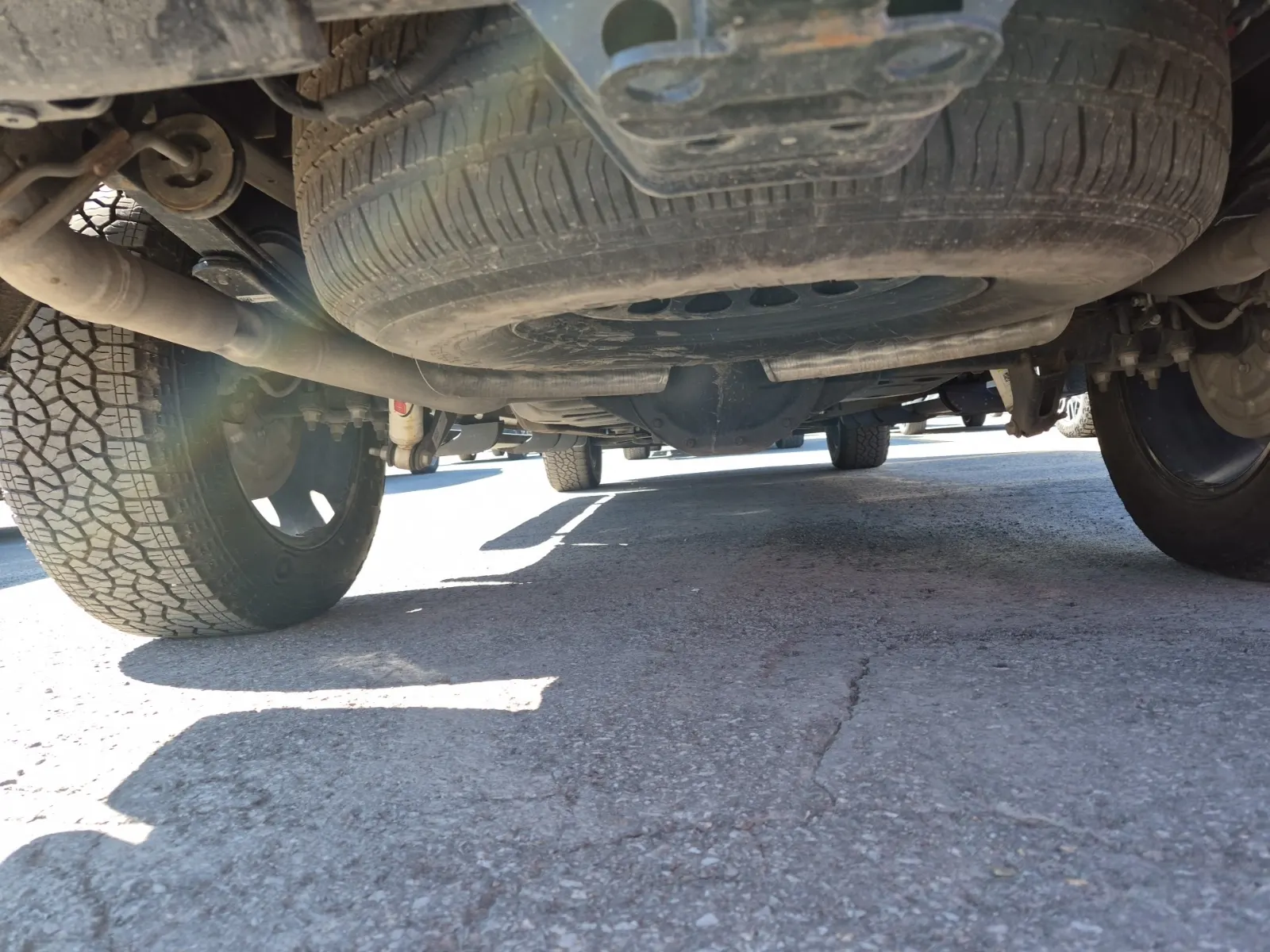 Undercarriage - Rear Photo