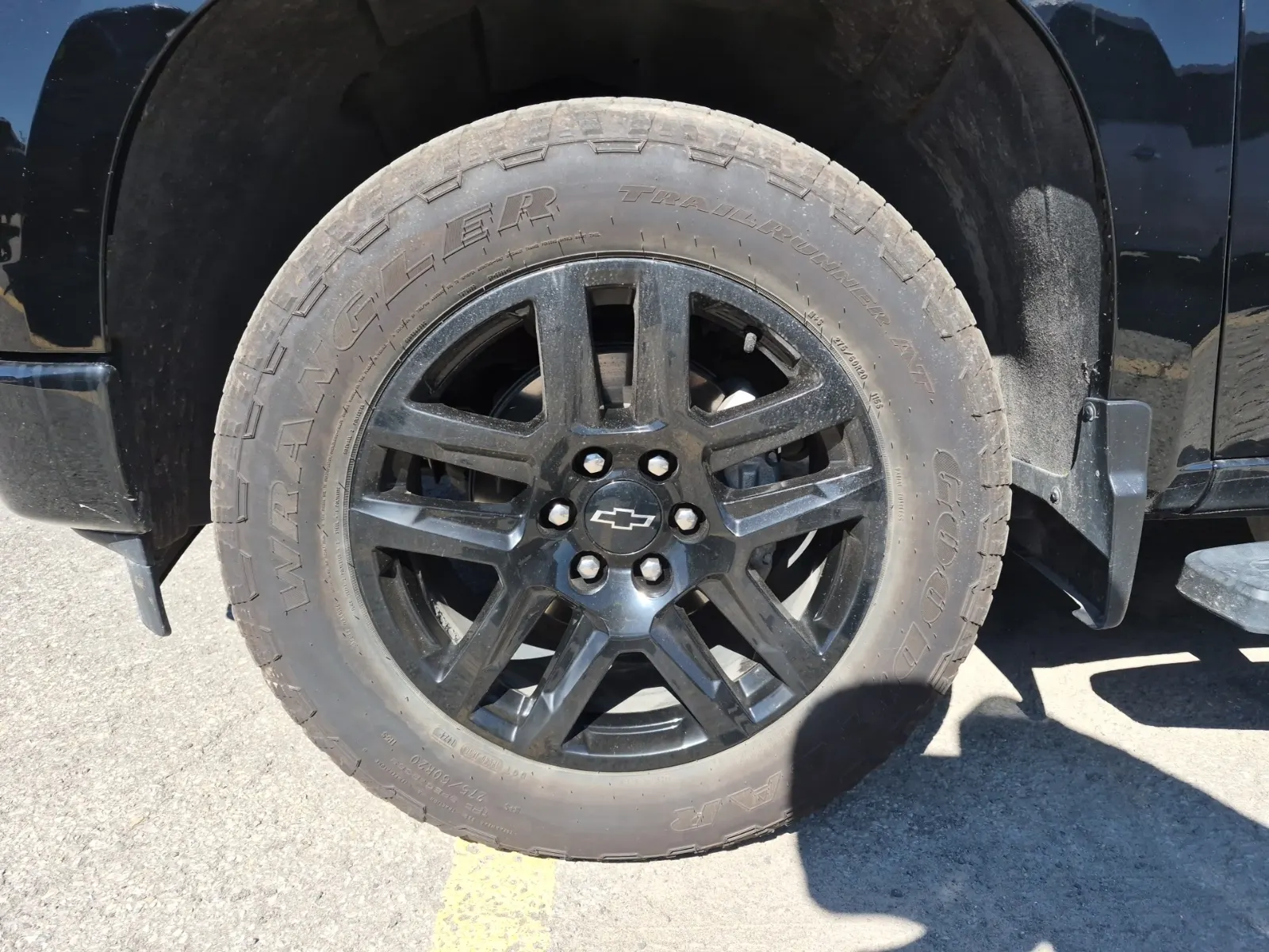 Front driver wheel/tire photo