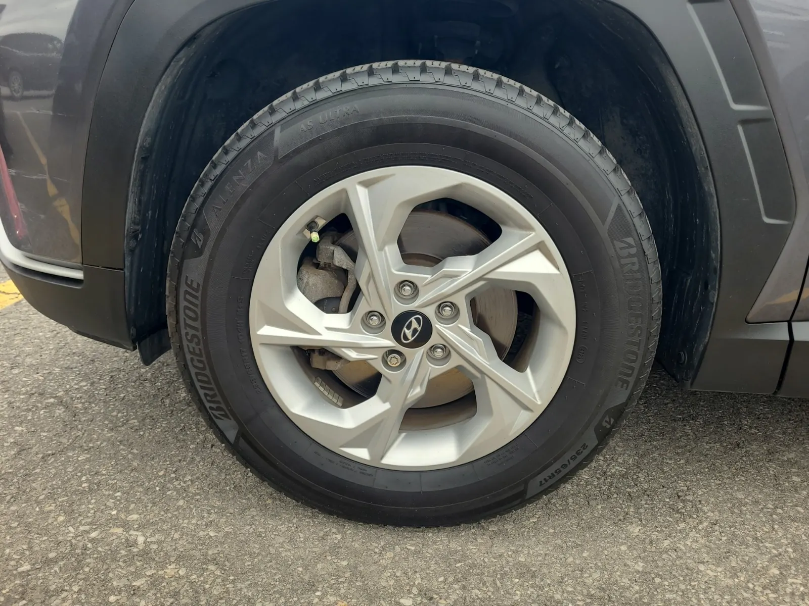 Front driver wheel/tire photo
