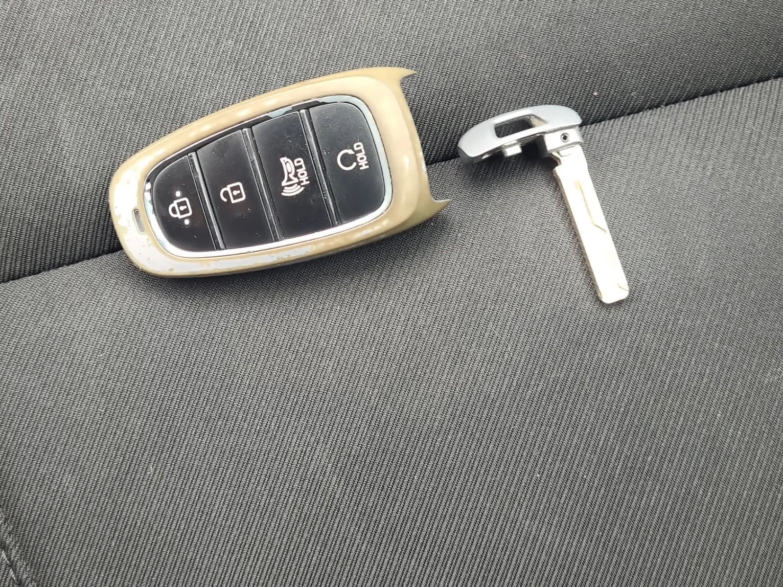 Keys/Fobs/Manual Photo