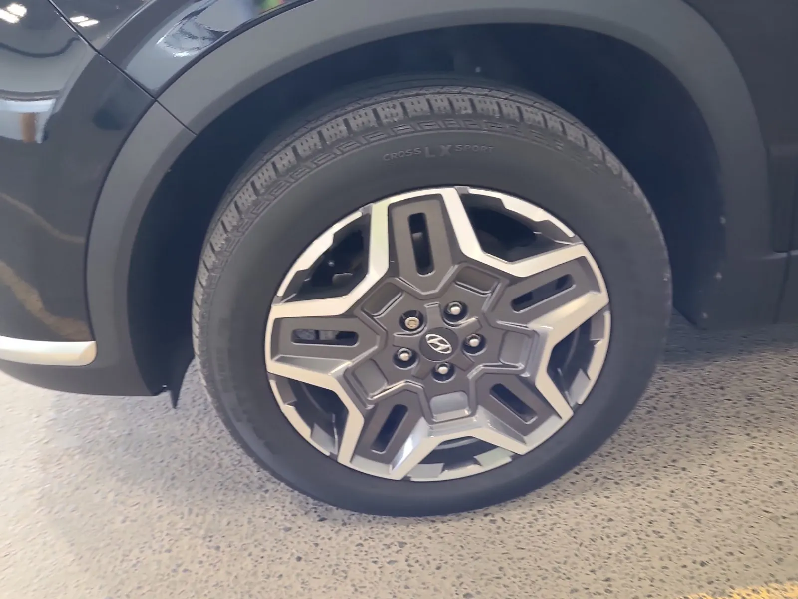 Front driver wheel/tire photo