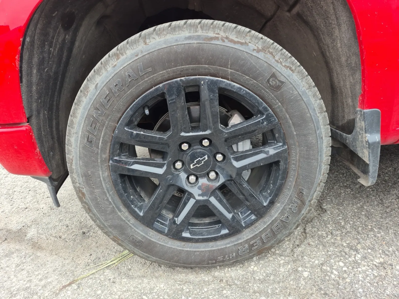 Front driver wheel/tire photo