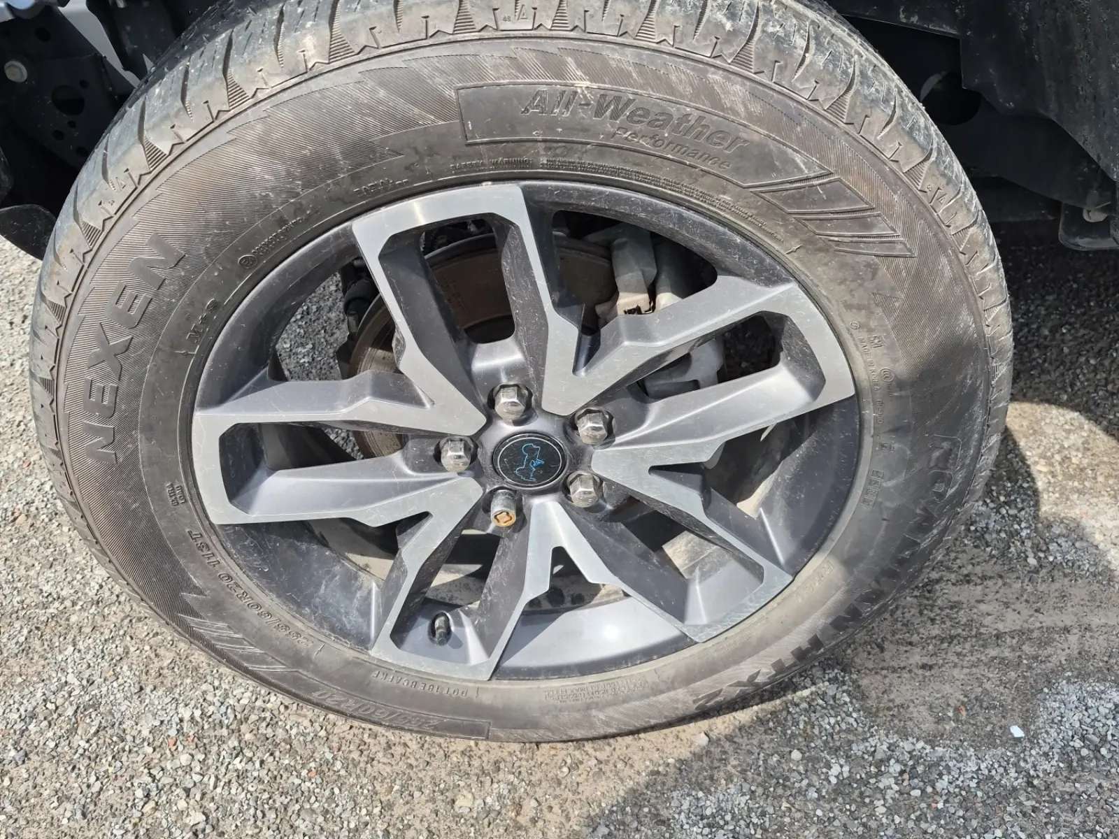 Front driver wheel/tire photo
