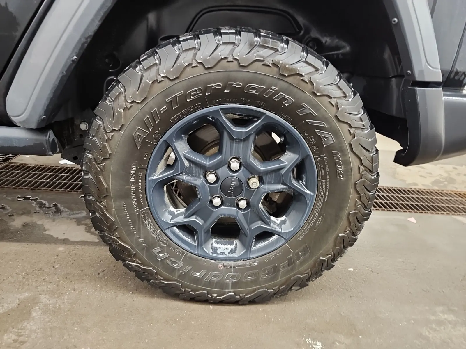 Left Rear Wheel/Tire Photo