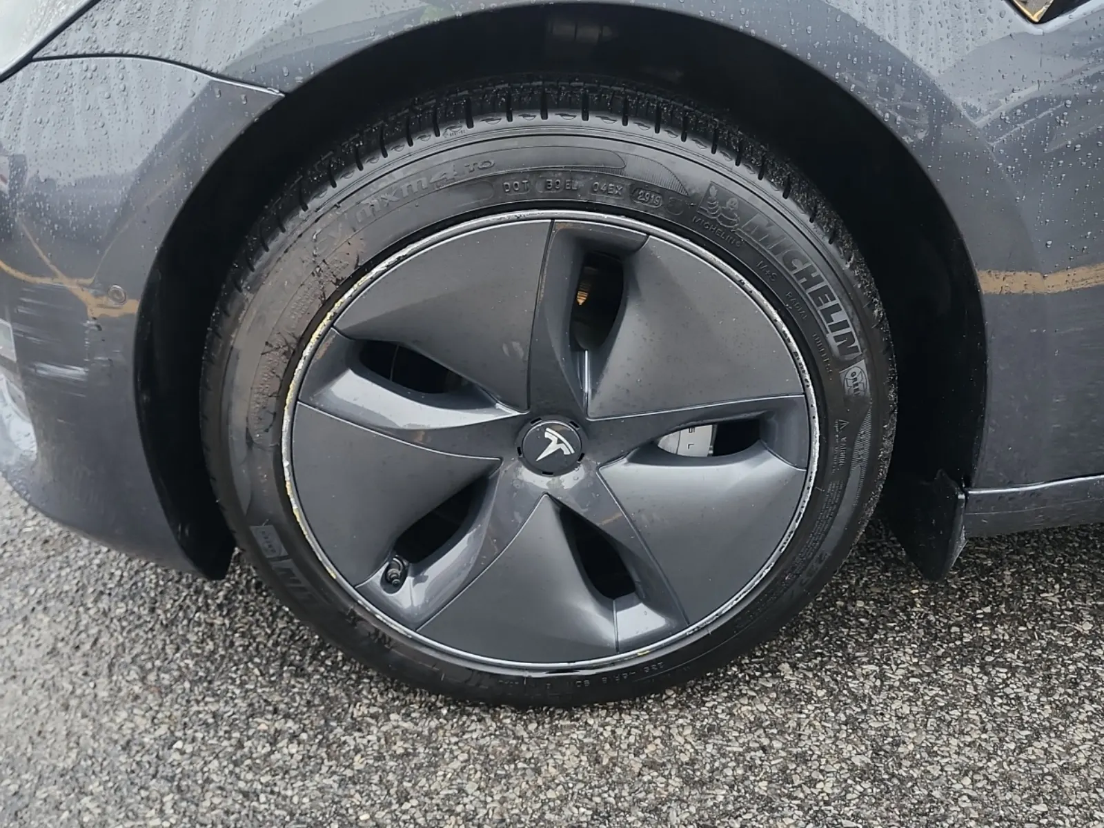 Front driver wheel/tire photo
