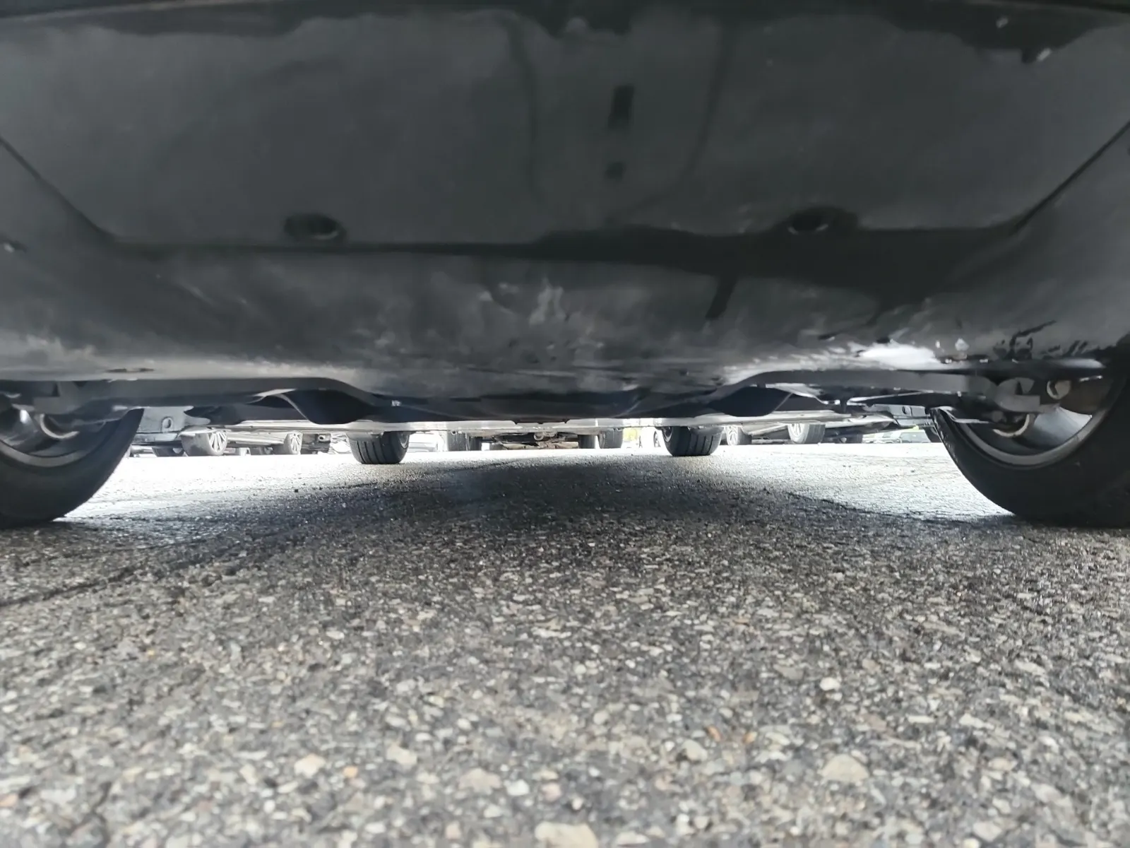 Undercarriage - Rear Photo