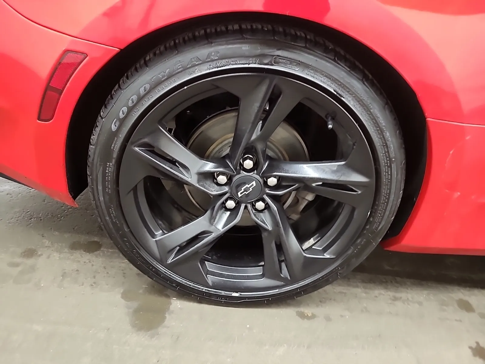 Right Rear Wheel/Tire Photo
