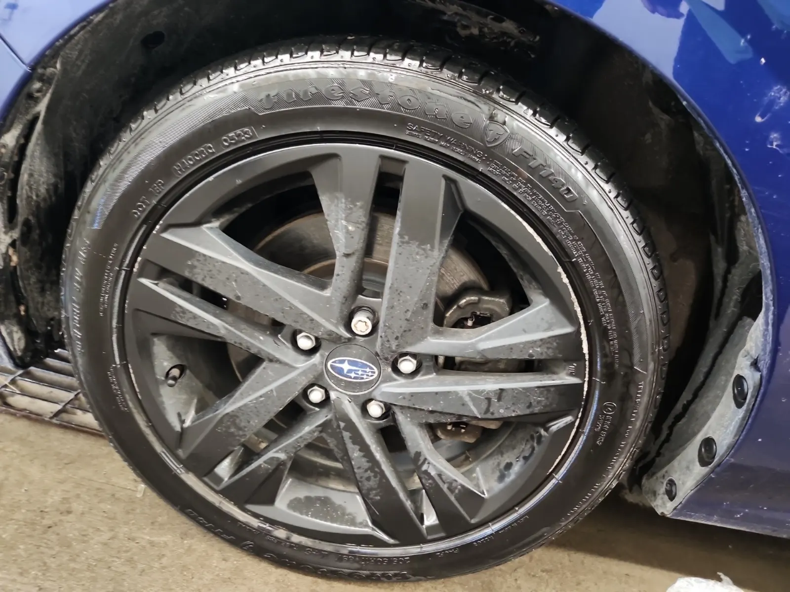 Front driver wheel/tire photo