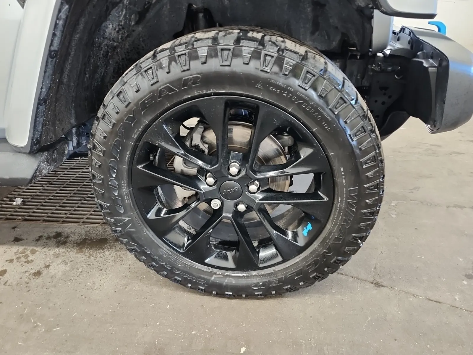 Right Front Wheel/Tire Photo