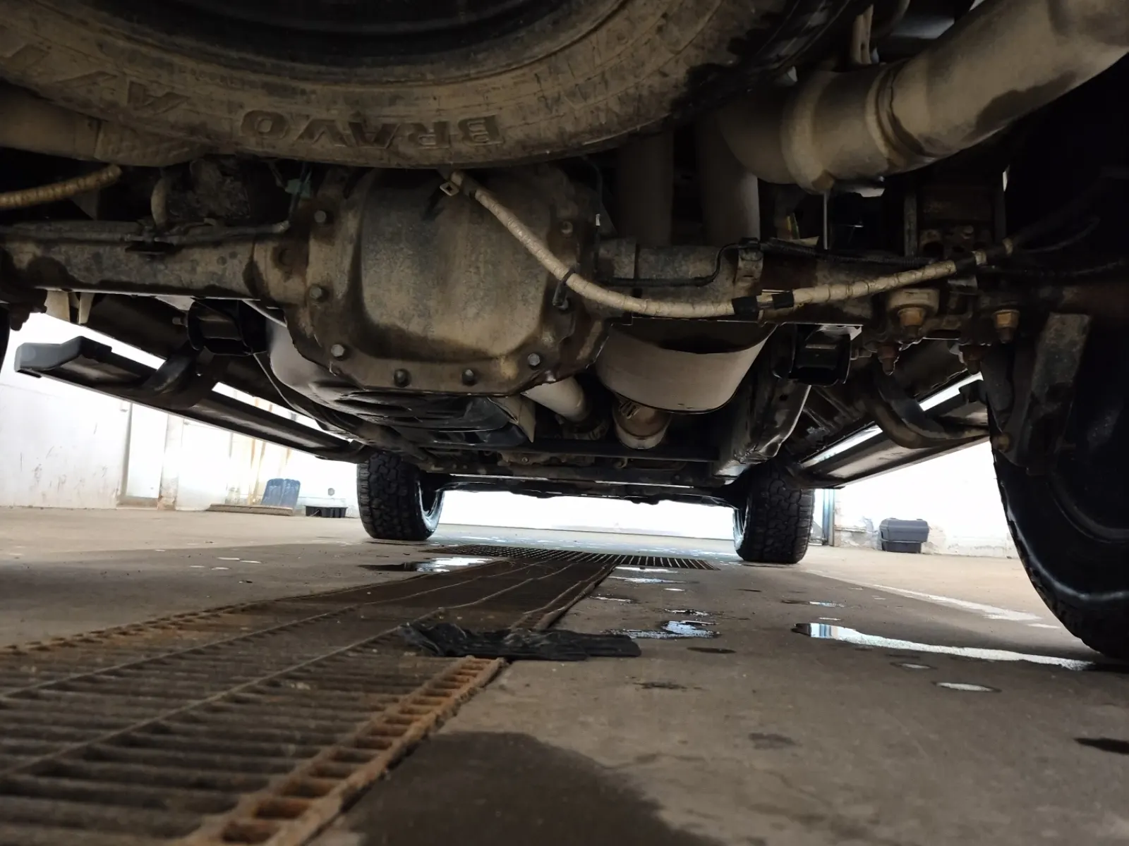 Undercarriage - Rear Photo