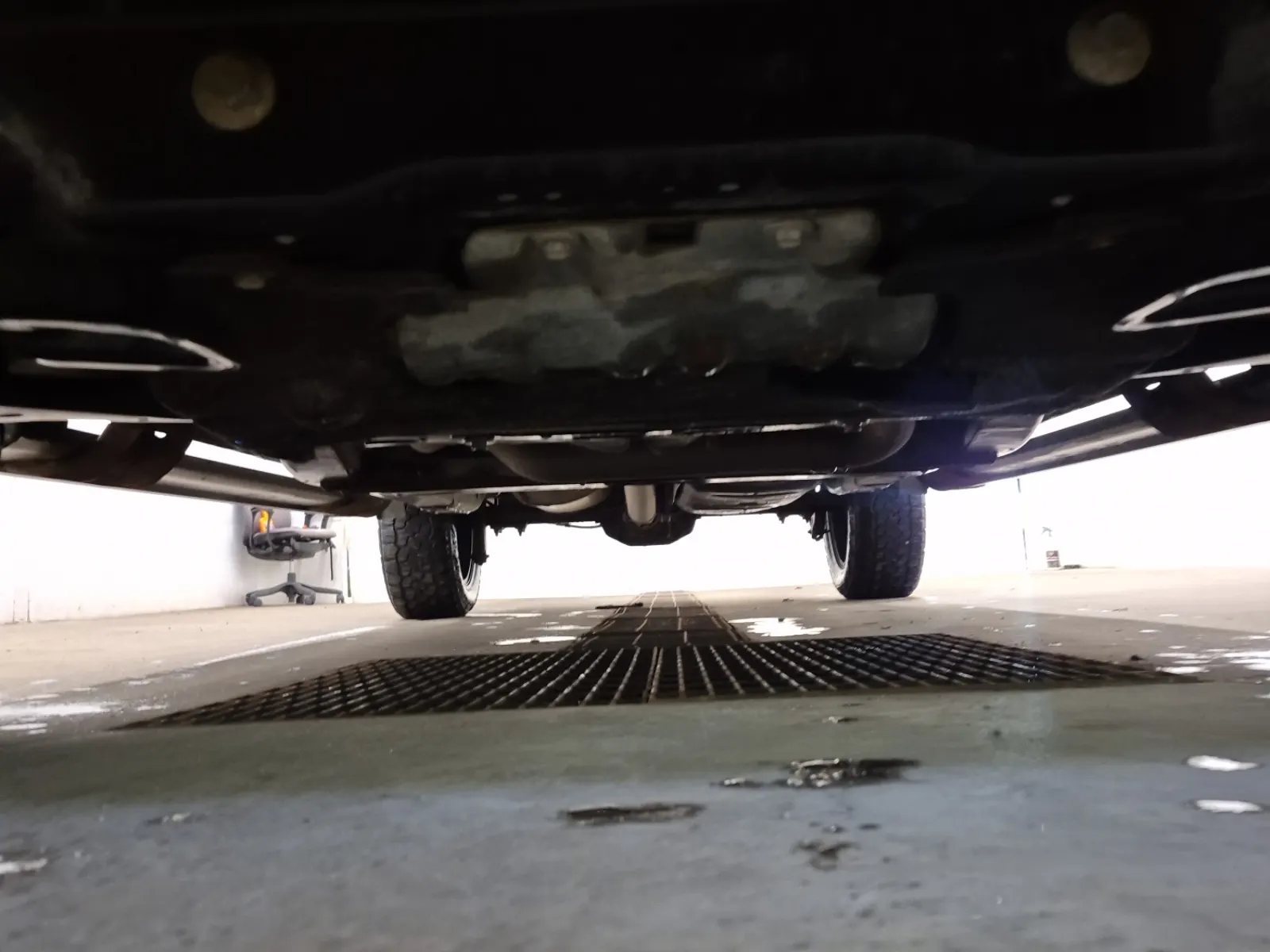 Undercarriage - Front Photo