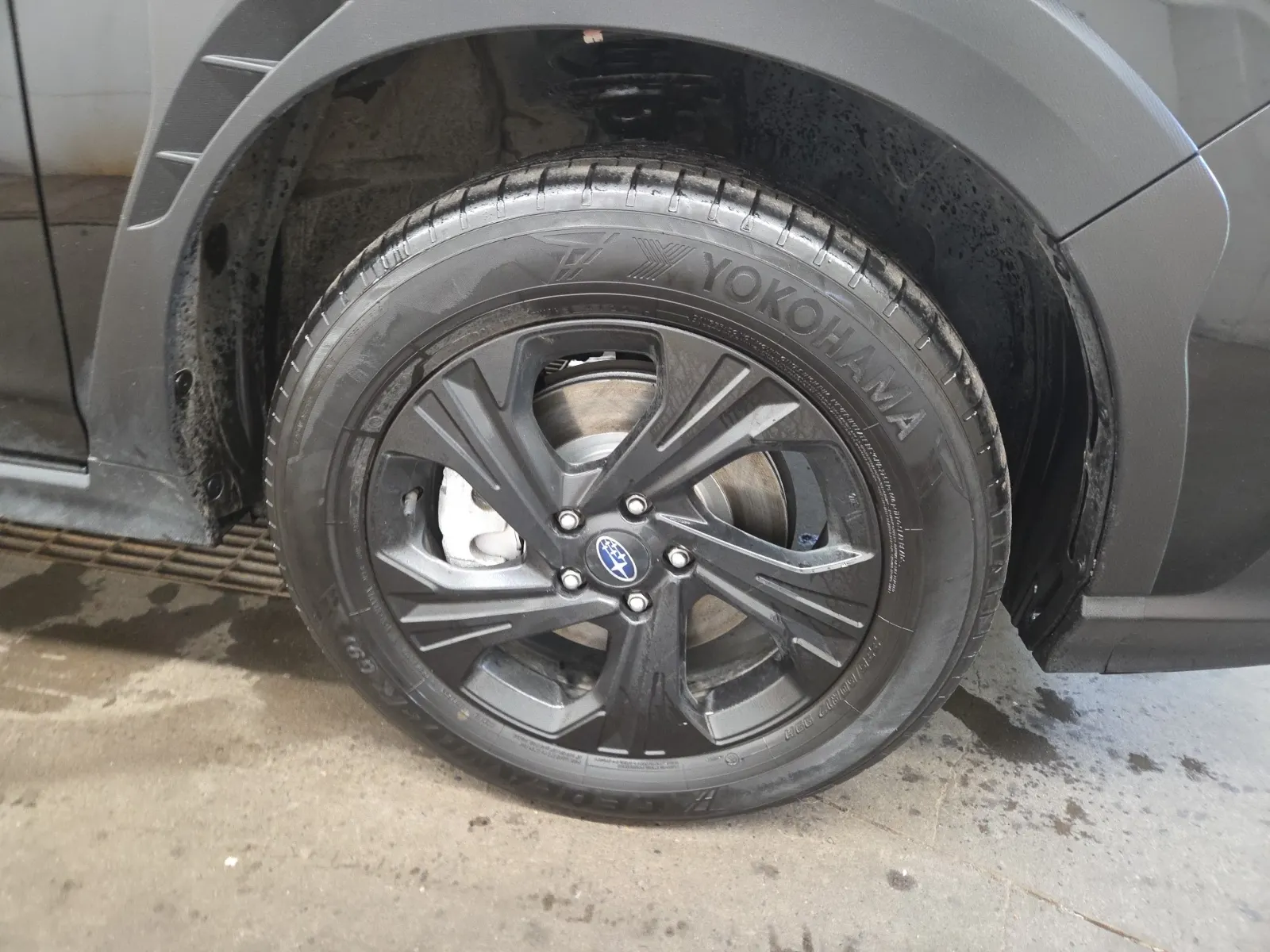 Right Front Wheel/Tire Photo