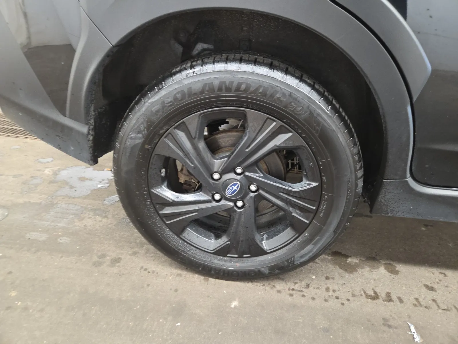 Right Rear Wheel/Tire Photo