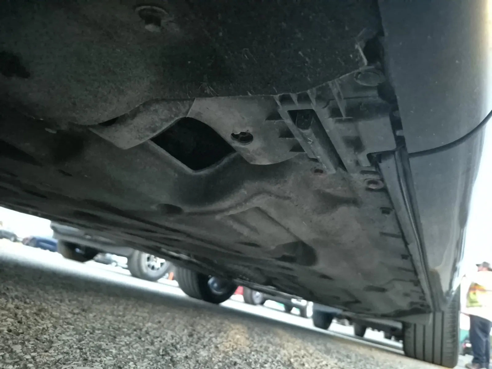 Undercarriage - Driver Photo