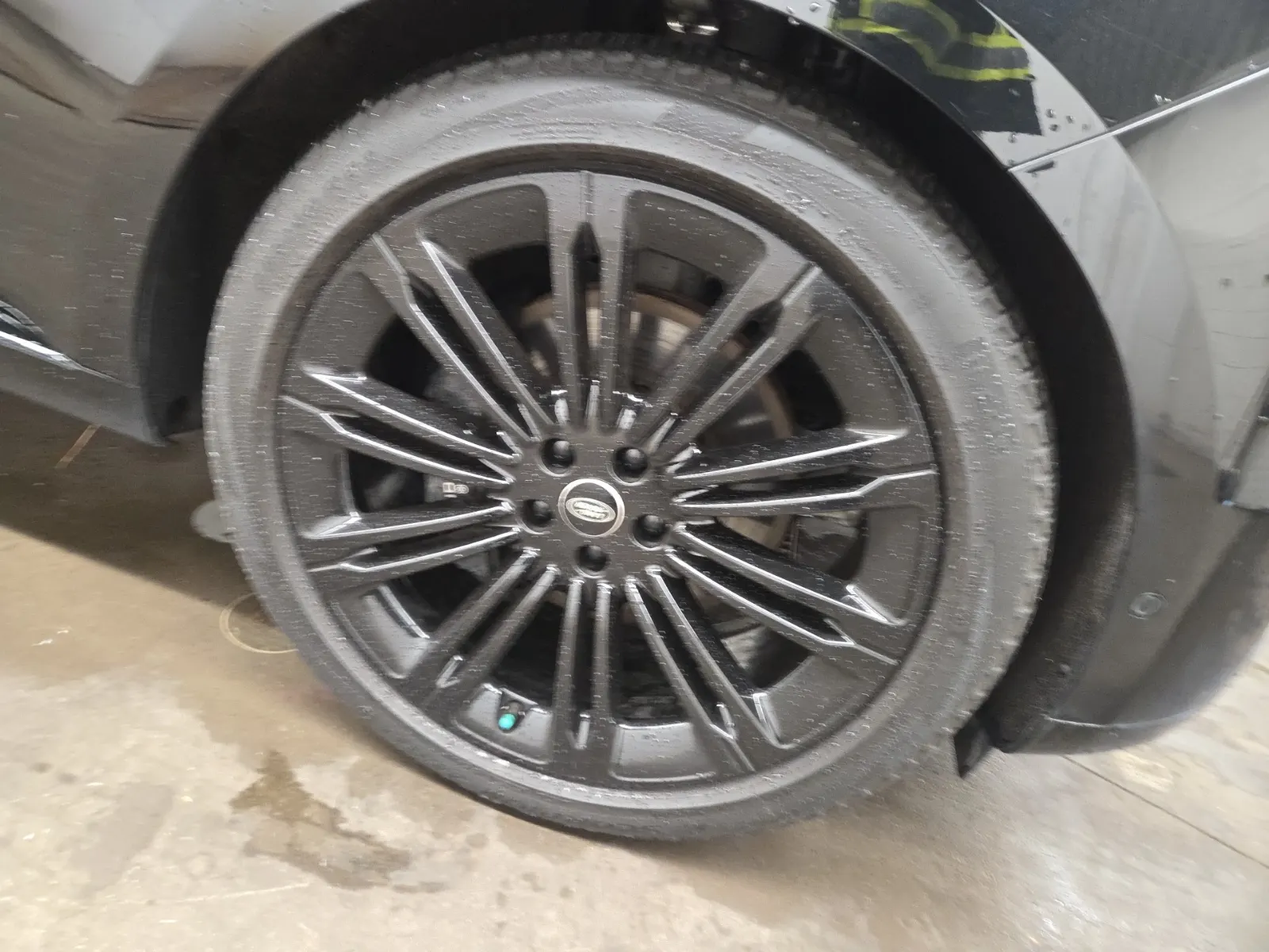 Right Front Wheel/Tire Photo