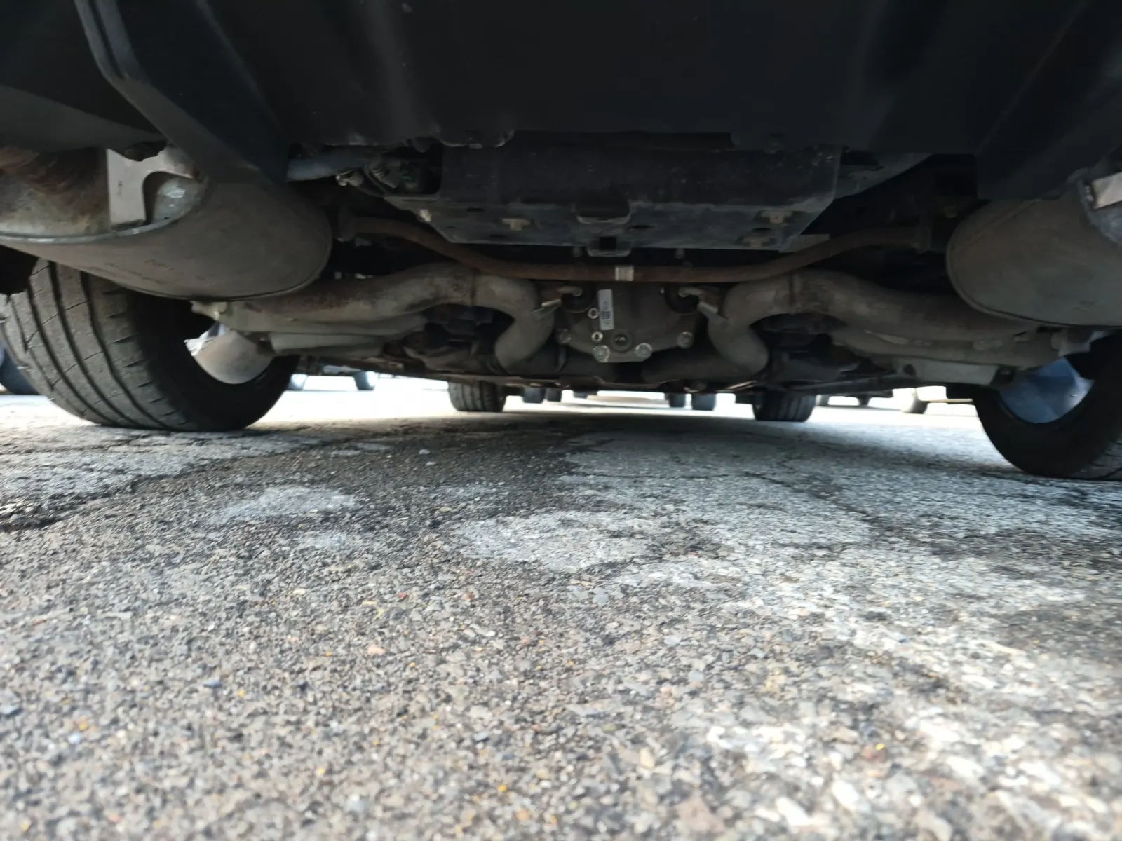 Undercarriage - Rear Photo