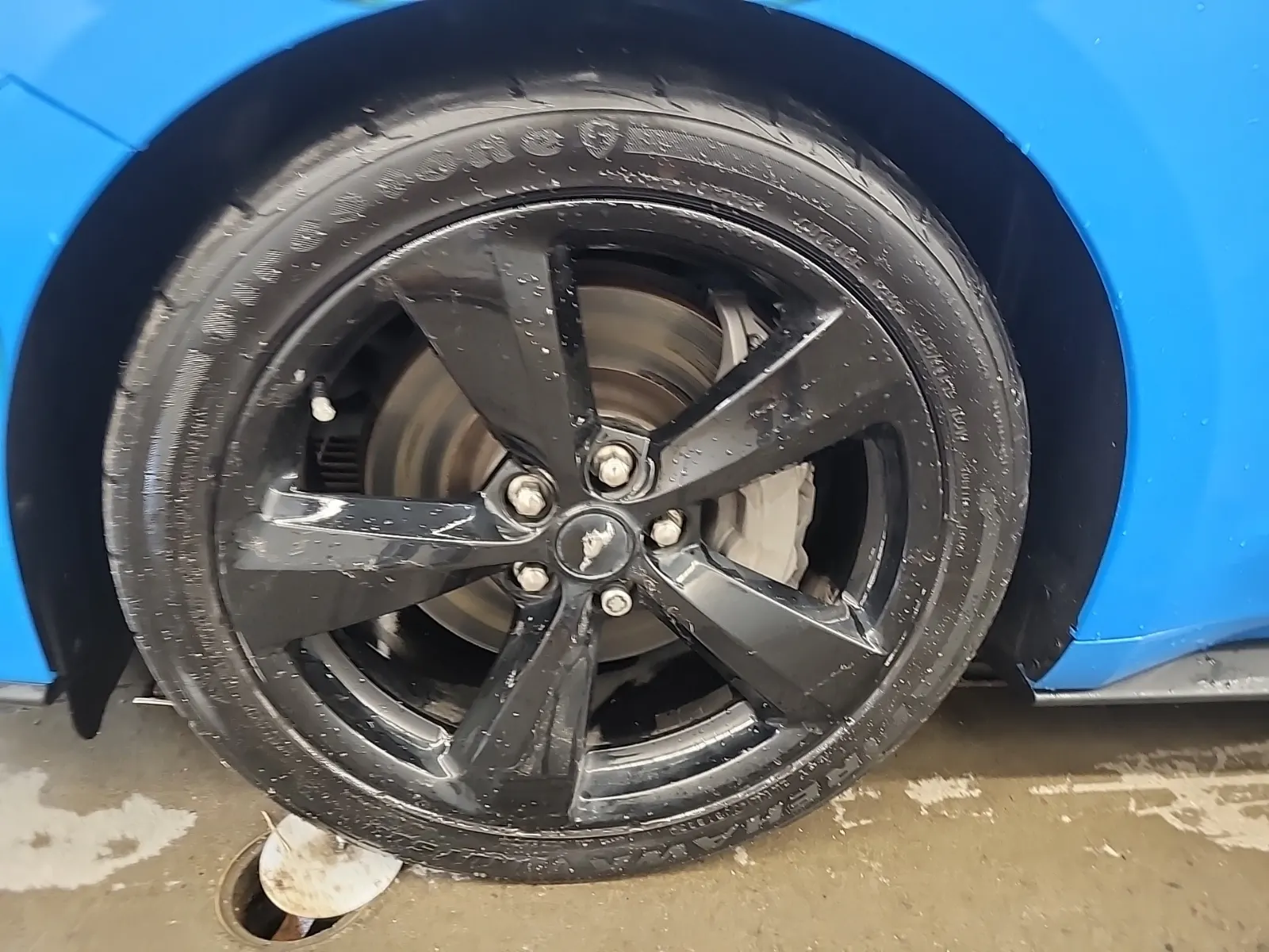 Front driver wheel/tire photo