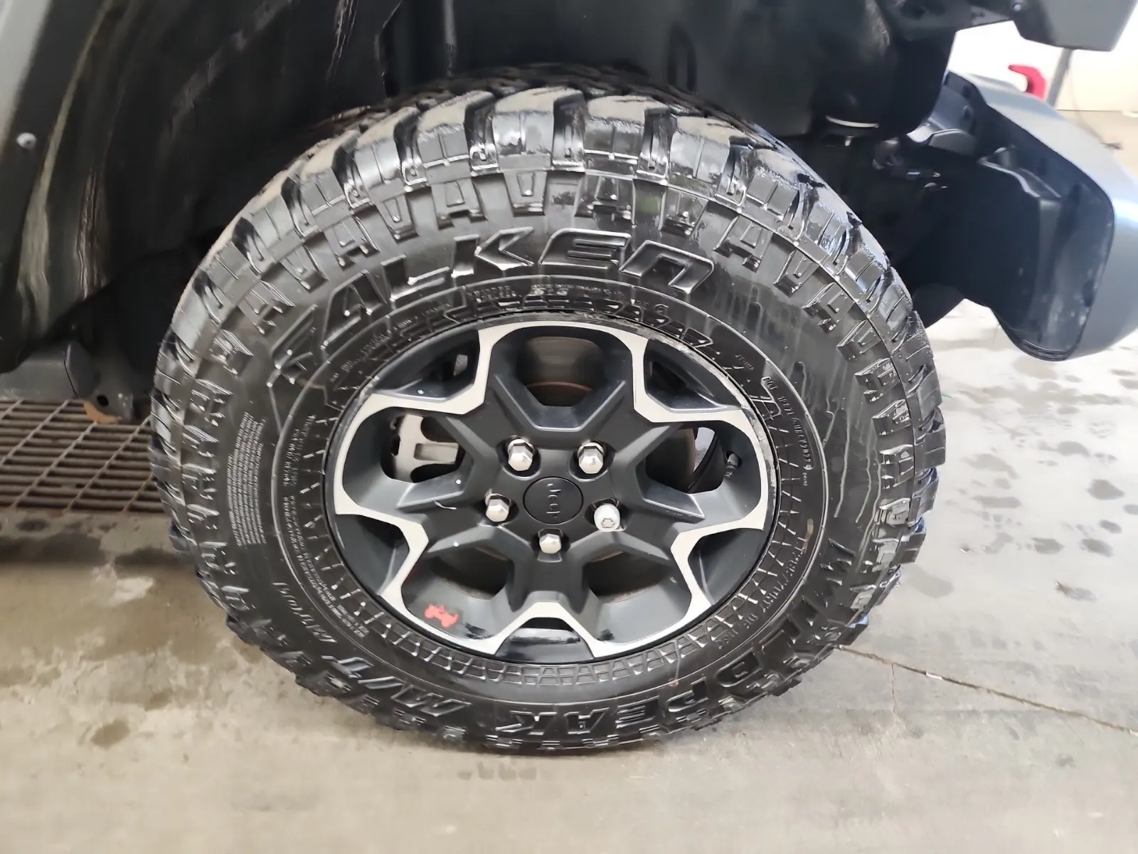 Right Front Wheel/Tire Photo