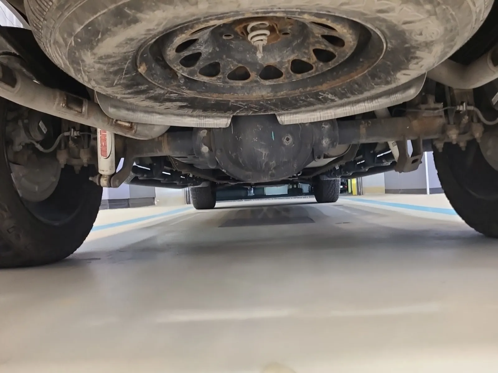 Undercarriage - Rear Photo