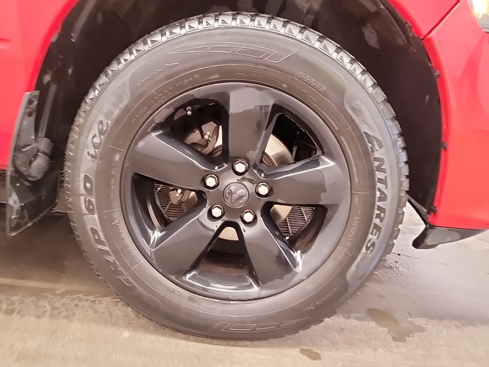 Right Front Wheel/Tire Photo