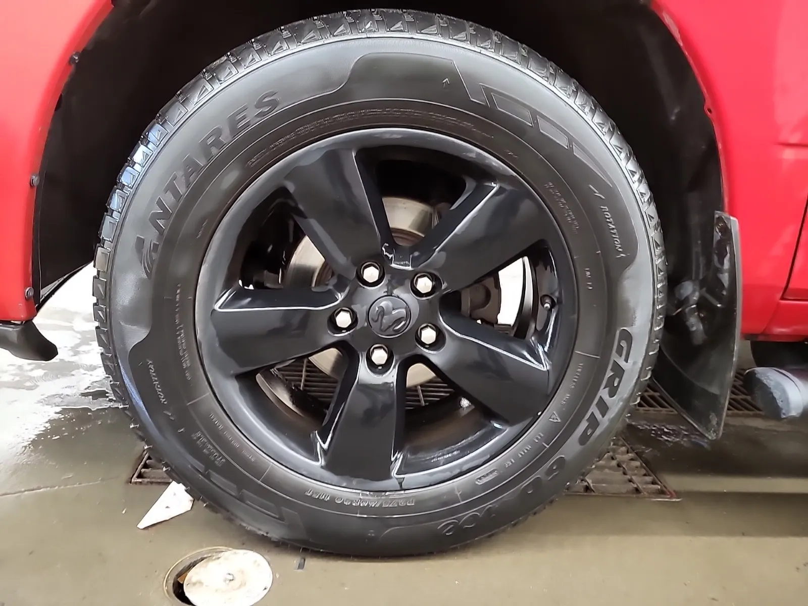 Front driver wheel/tire photo
