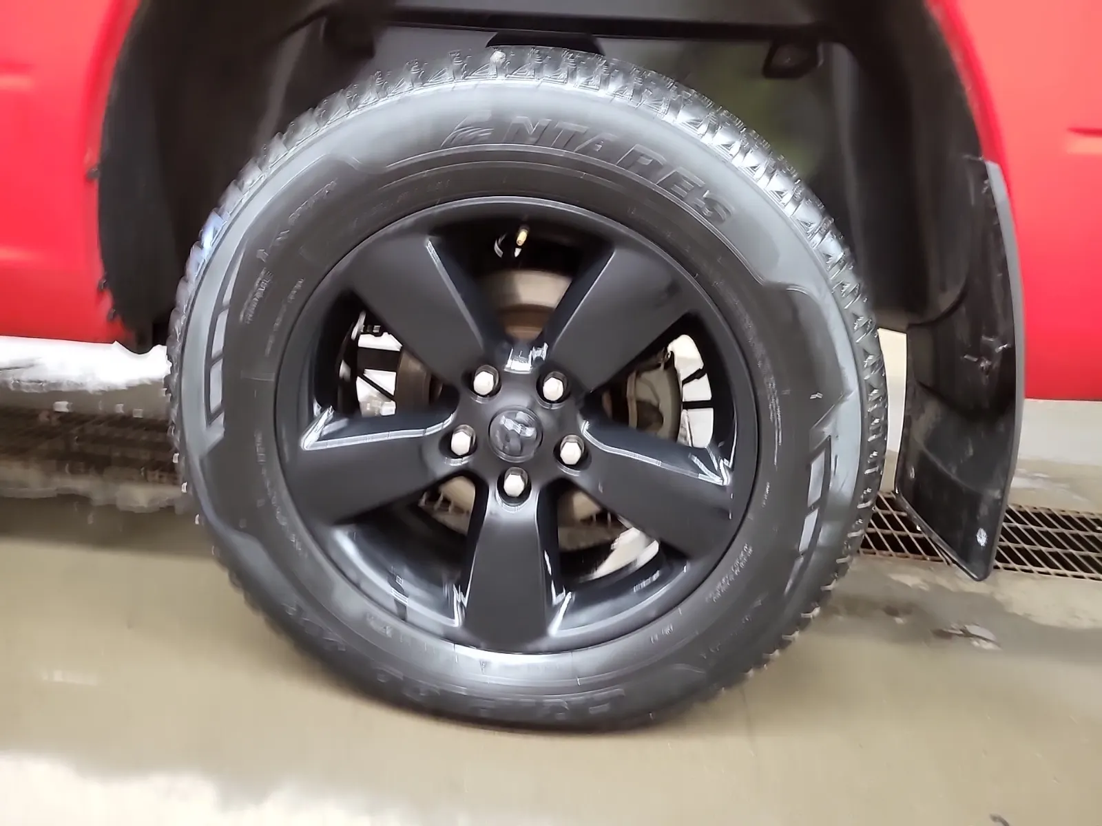 Left Rear Wheel/Tire Photo