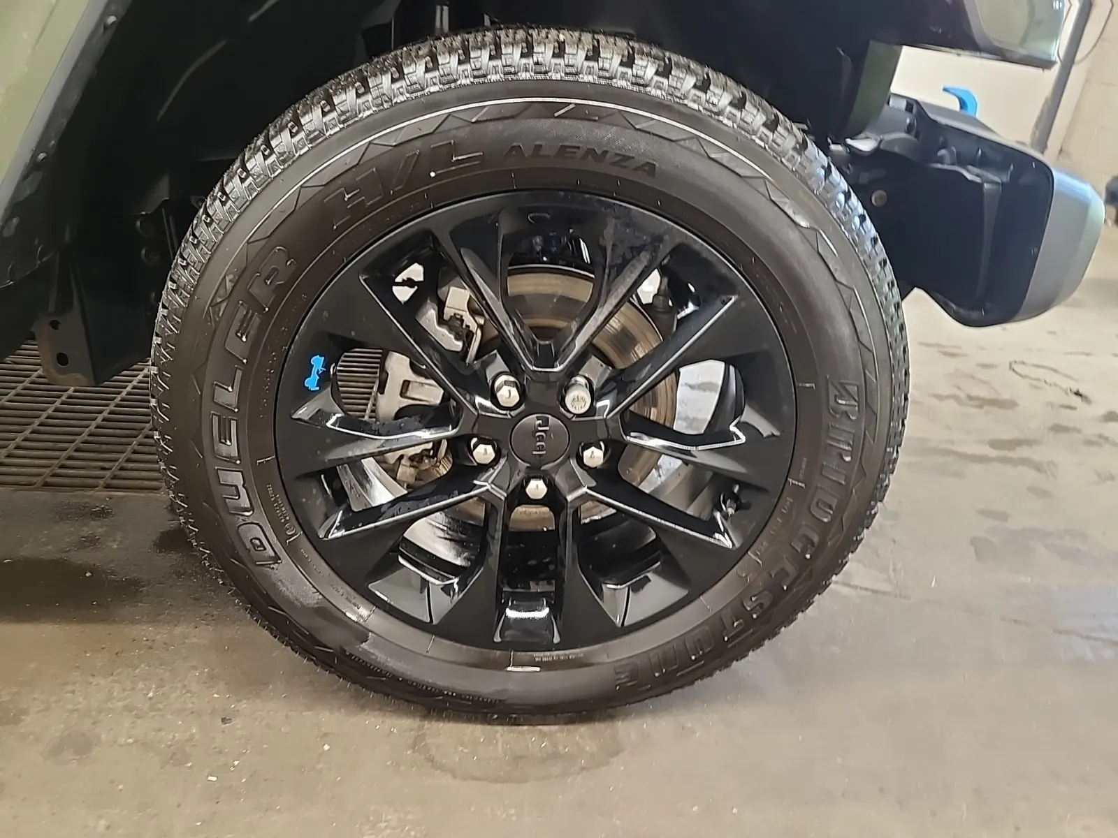 Right Front Wheel/Tire Photo