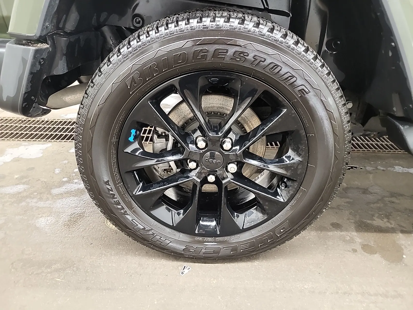 Right Rear Wheel/Tire Photo