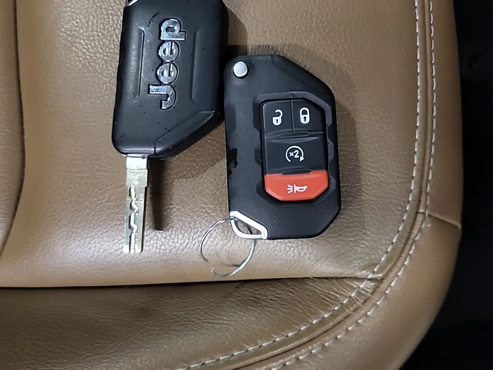 Keys/Fobs/Manual Photo