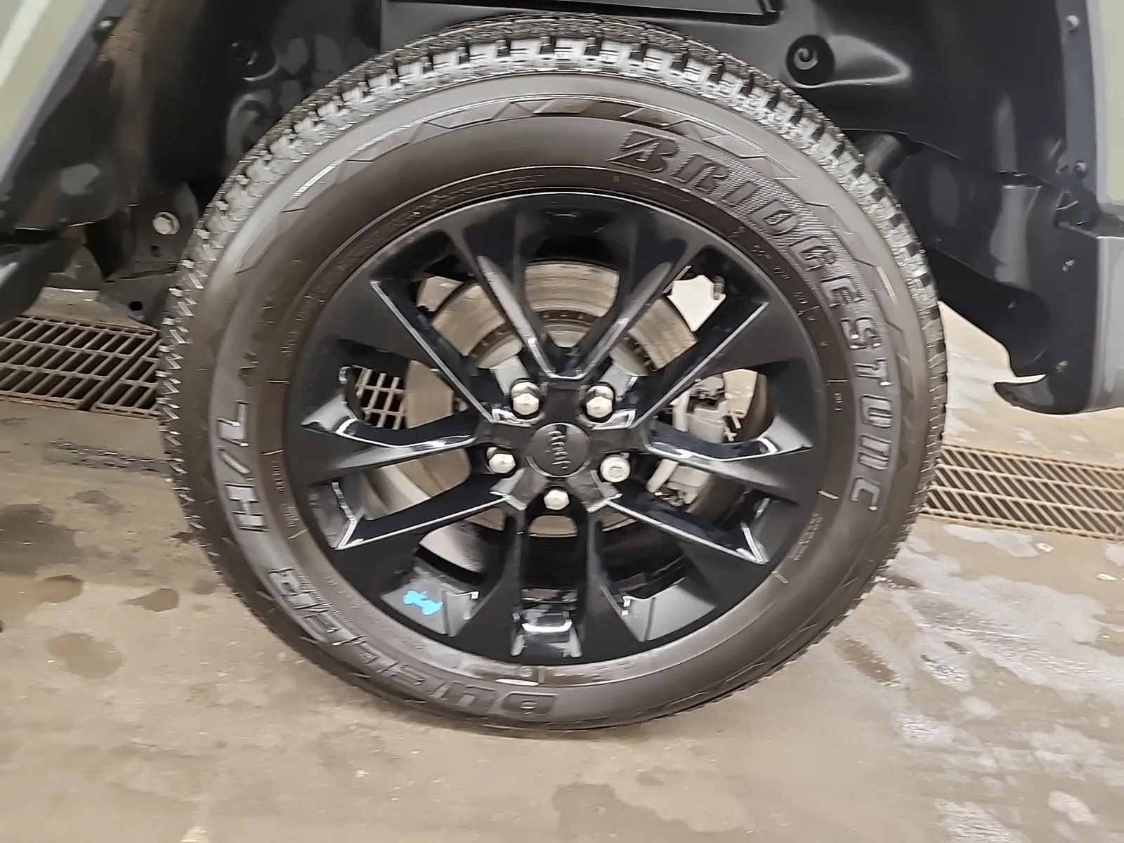 Left Rear Wheel/Tire Photo