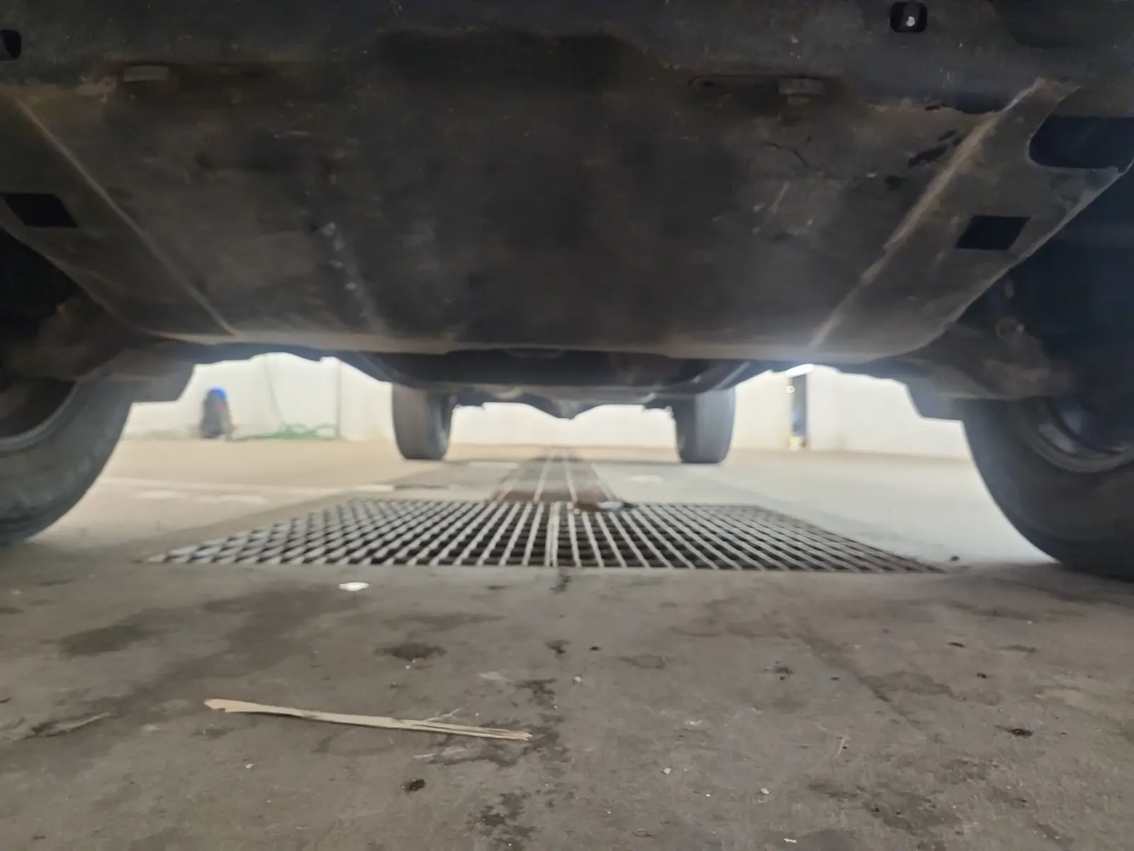 Undercarriage - Front Photo